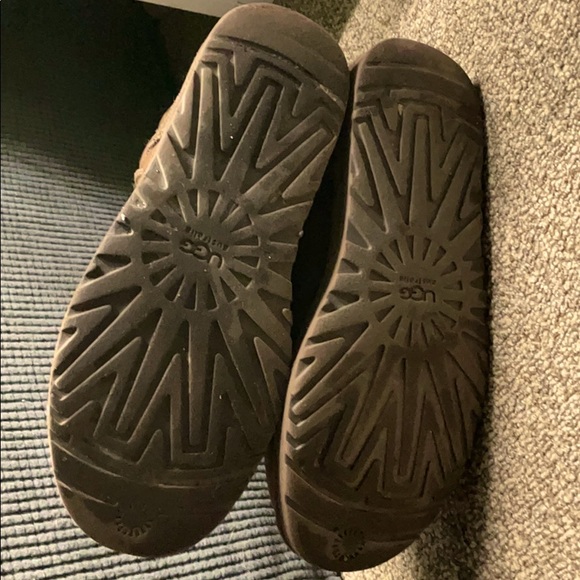UGGS - Picture 4 of 4